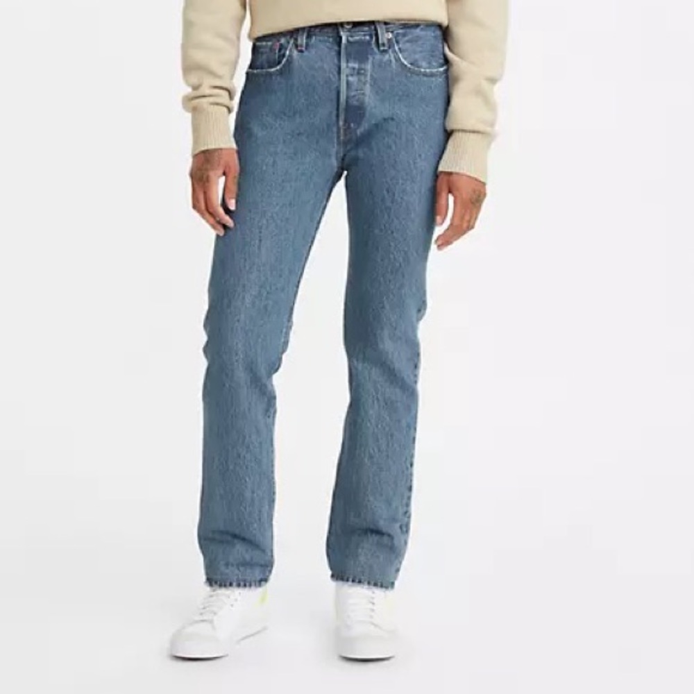 Levi's Women's Straight Leg Jeans in Medium Blue